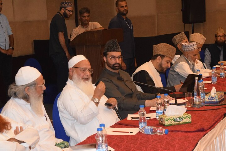 سرینگر میں متحدہ مجلسِ علماء کا اجلاس؛ علماء و مشائخ کا سماجی اصلاح اور اتحادِ اُمت پر زور