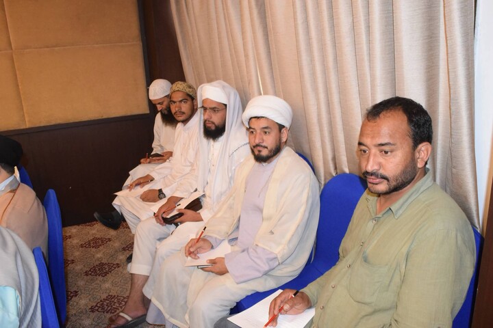 سرینگر میں متحدہ مجلسِ علماء کا اجلاس؛ علماء و مشائخ کا سماجی اصلاح اور اتحادِ اُمت پر زور