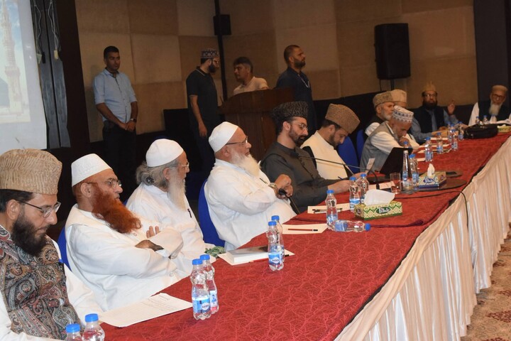 سرینگر میں متحدہ مجلسِ علماء کا اجلاس؛ علماء و مشائخ کا سماجی اصلاح اور اتحادِ اُمت پر زور