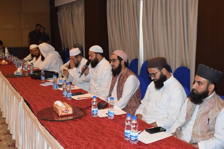 سرینگر میں متحدہ مجلسِ علماء کا اجلاس؛ علماء و مشائخ کا سماجی اصلاح اور اتحادِ اُمت پر زور