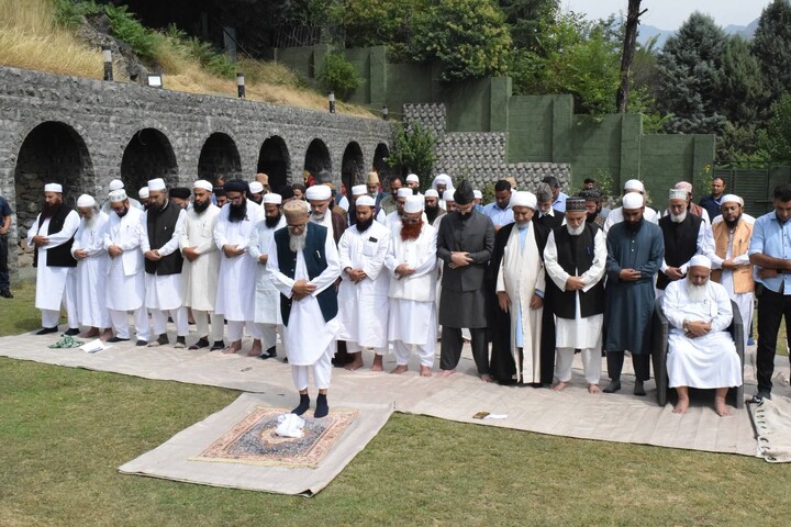 سرینگر میں متحدہ مجلسِ علماء کا اجلاس؛ علماء و مشائخ کا سماجی اصلاح اور اتحادِ اُمت پر زور