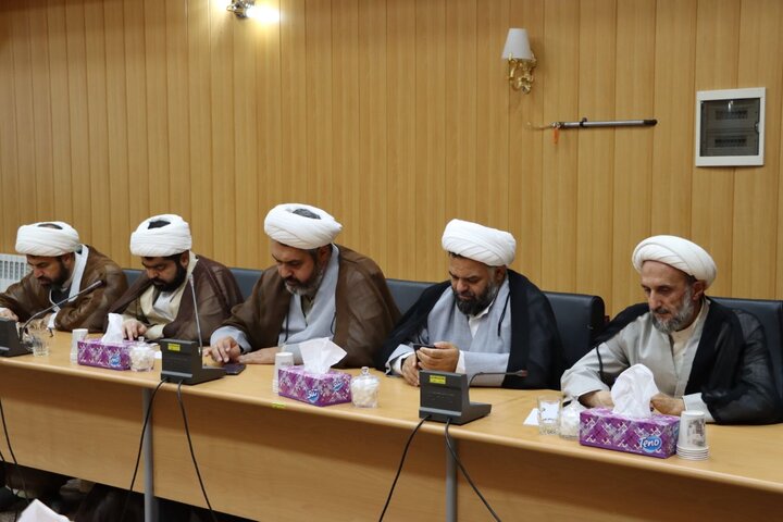 تصاویر/ نشست رابطین طرح امین مدارس اردبیل با معاون تبلیغ حوزه های علمیه