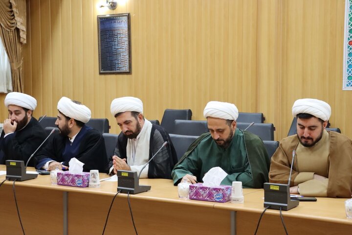 تصاویر/ نشست رابطین طرح امین مدارس اردبیل با معاون تبلیغ حوزه های علمیه