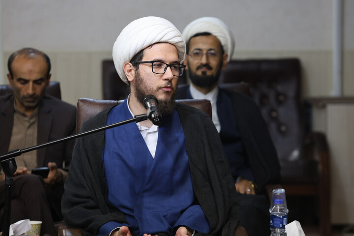 تصاویر /  دیدار مسئولان مواکب مردمی در تجمعات شبانه با امام جمعه همدان