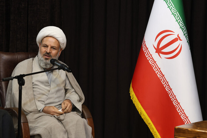 تصاویر /  دیدار مسئولان مواکب مردمی در تجمعات شبانه با امام جمعه همدان