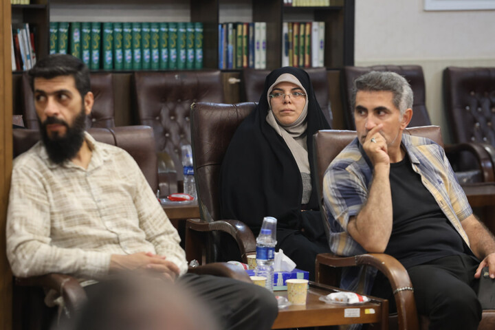 تصاویر /  دیدار مسئولان مواکب مردمی در تجمعات شبانه با امام جمعه همدان
