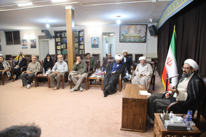 تصاویر /  دیدار مسئولان مواکب مردمی در تجمعات شبانه با امام جمعه همدان