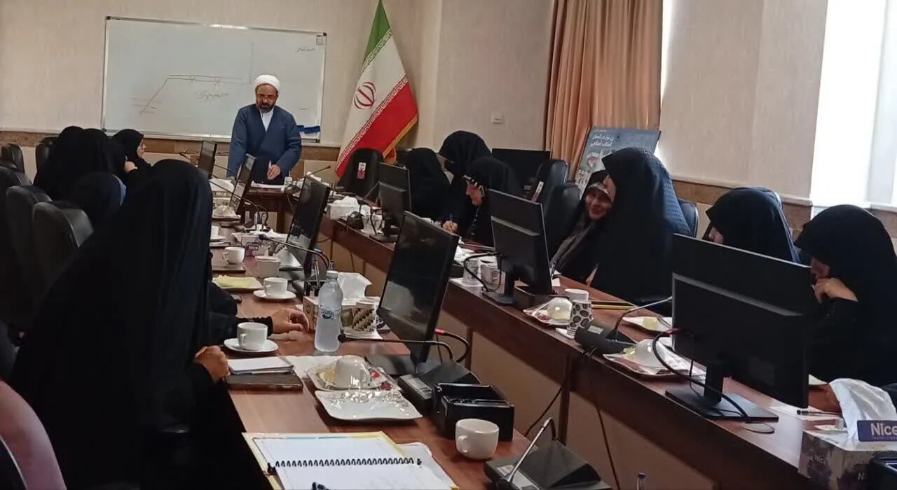 نخستین کارگاه مقدماتی مقاله‌ نویسی ویژه بانوان طلبه برگزار شد
