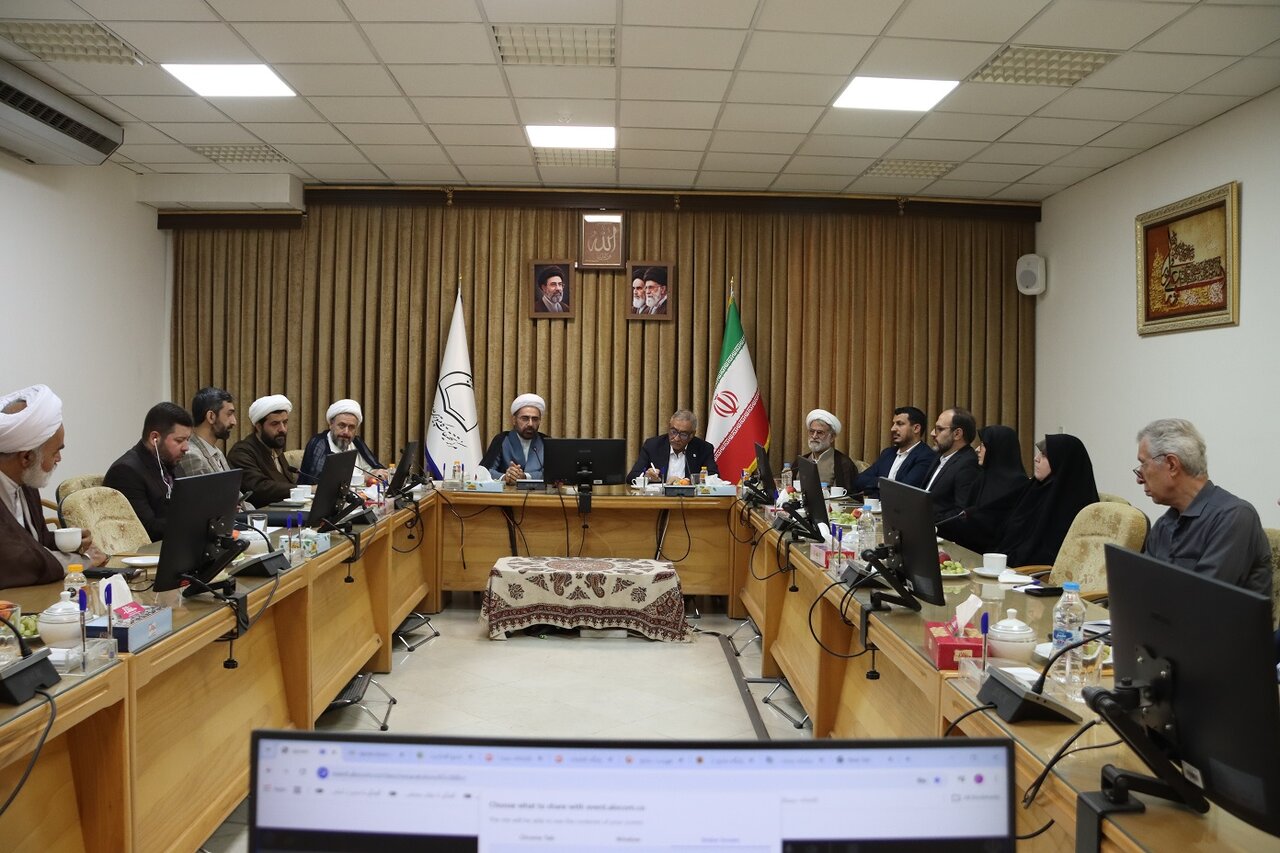 معاون پژوهشی وزارت علوم، تحقیقات و فناوری در حاشیه بازدید از مرکز نور