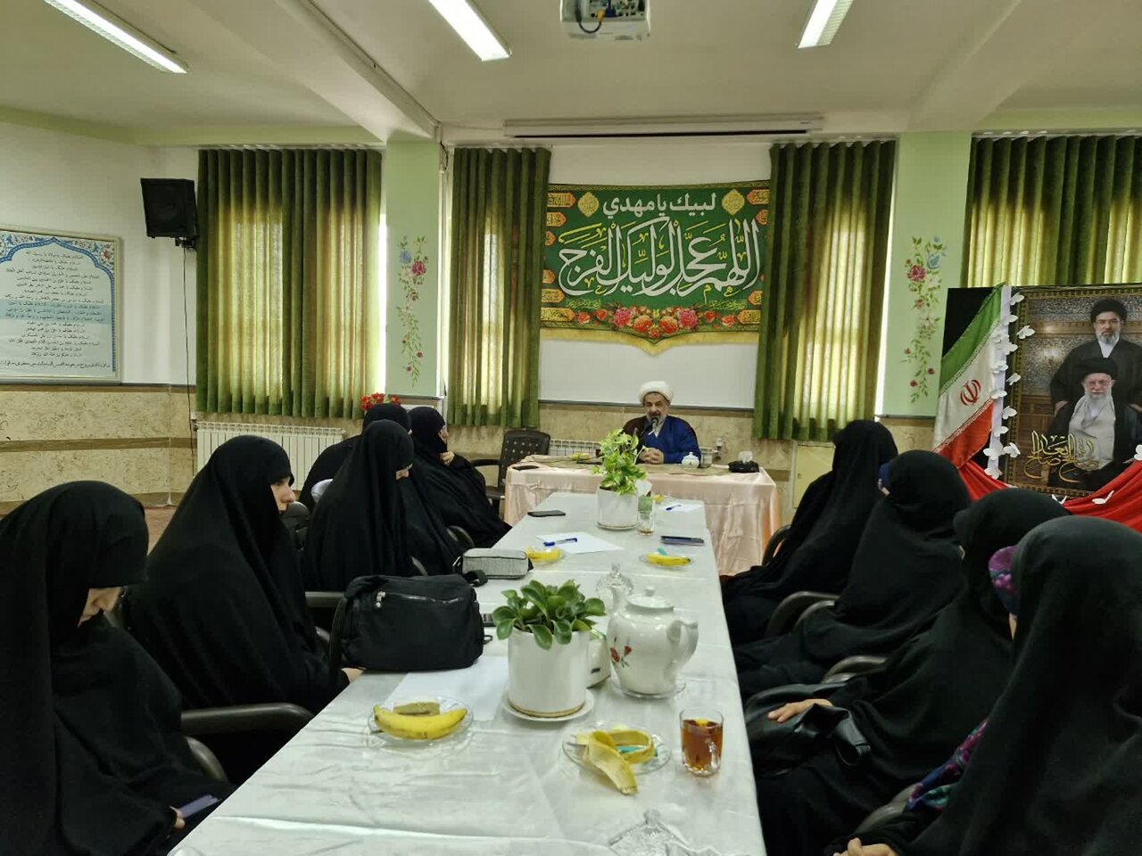 حوزه علمیه خواهران سنگر تولید ایمان و قدرت نرم انقلاب اسلامی هستند حوزه علمیه خواهران سنگر تولید ایمان و قدرت نرم انقلاب اسلامی هستند