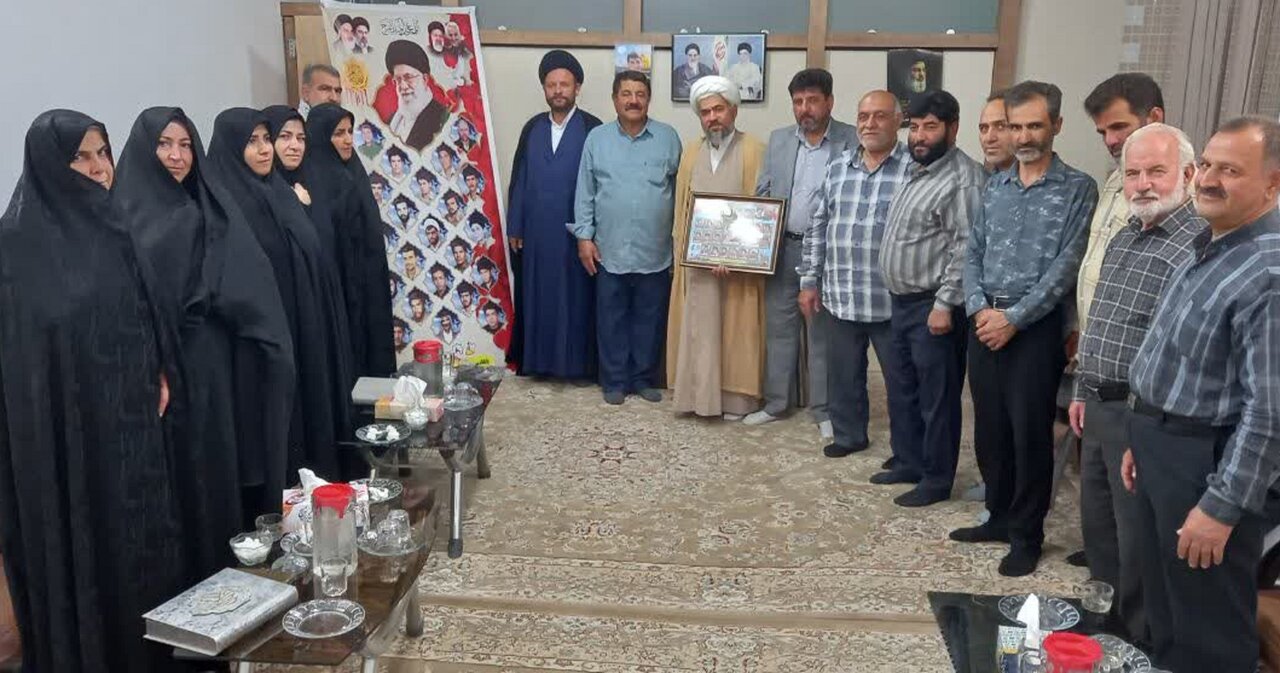 دیدار اعضای ستاد برگزاری یادواره شهدای آبشیرین با امام جمعه مشکات