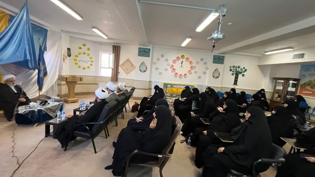 برگزاری اجلاس مدیران مدارس علمیه خواهران استان مرکزی در محلات