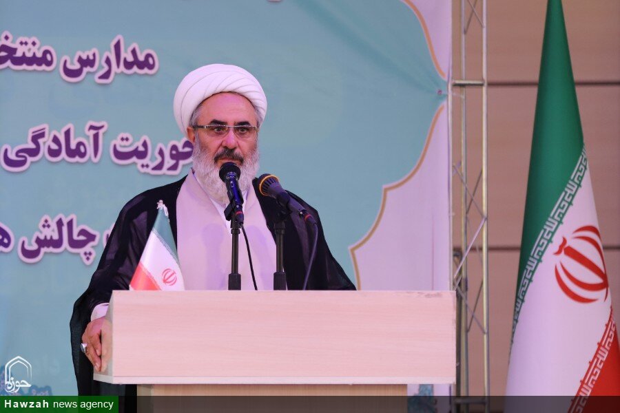 خودسازی؛ رمز موفقیت تربیتِ نسل آینده در مدارس
