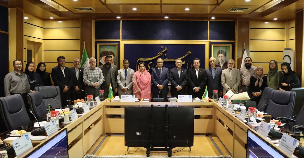 تہران میں پاکستانی سفیر کا وفد کے ہمراہ شریف ٹیکنالوجی یونیورسٹی کا دورۂ/تعلیمی اور تحقیقی شعبوں میں ممکنہ امکانات کا جائزہ