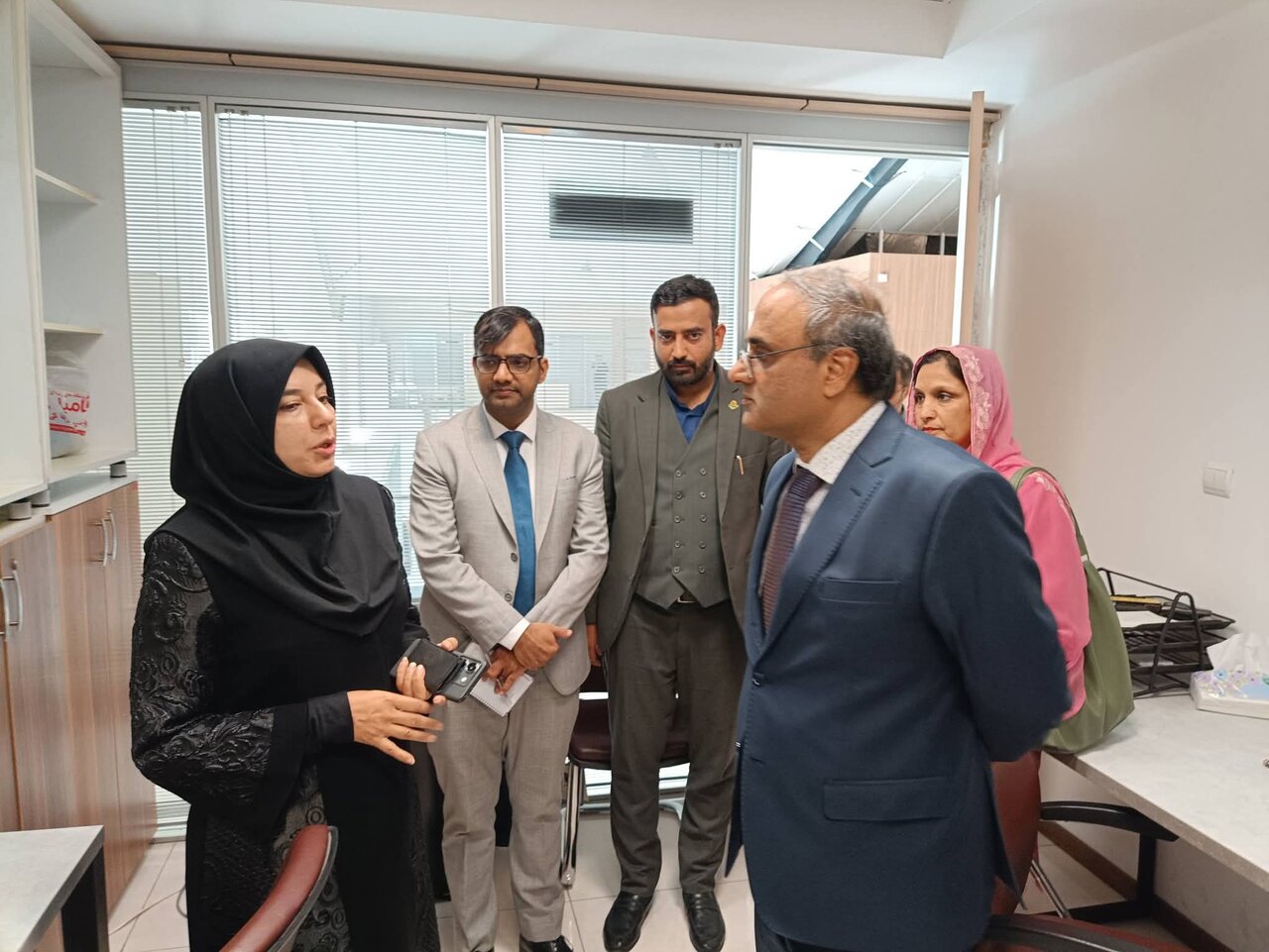 تہران میں پاکستانی سفیر کا وفد کے ہمراہ شریف ٹیکنالوجی یونیورسٹی کا دورۂ/تعلیمی اور تحقیقی شعبوں میں ممکنہ امکانات کا جائزہ