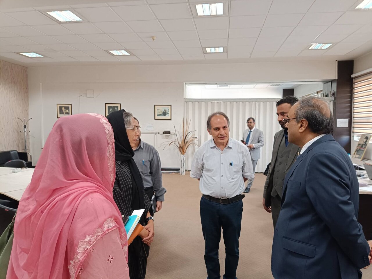 تہران میں پاکستانی سفیر کا وفد کے ہمراہ شریف ٹیکنالوجی یونیورسٹی کا دورۂ/تعلیمی اور تحقیقی شعبوں میں ممکنہ امکانات کا جائزہ