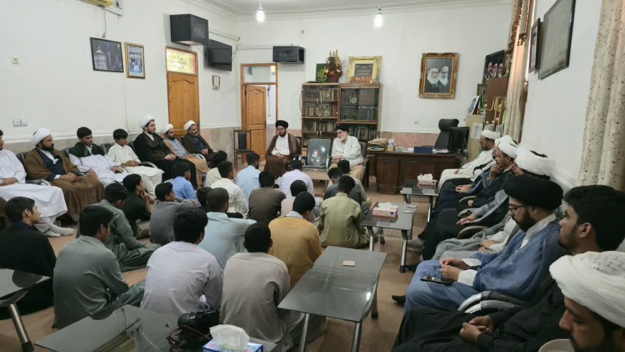 اساتید در اخلاق و معنویت، الگوی عملی طلبه باشند