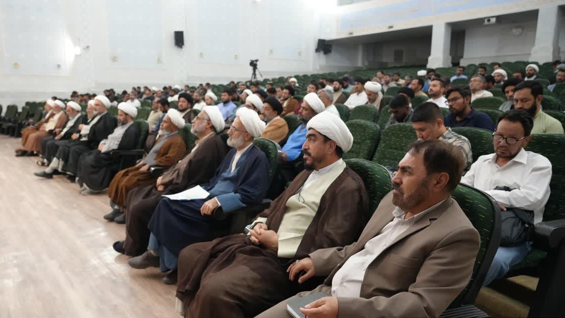 جامعۃ المصطفیٰ العالمیہ میں نئے تعلیمی سال کا آغاز؛ علم و معرفت کے فروغ میں نمایاں خدمات انجام دینے والے طلبہ میں اسناد و انعامات تقسیم