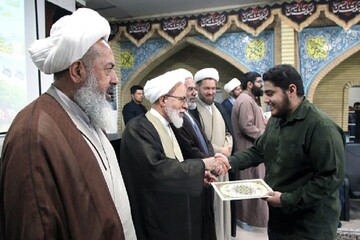 تجلیل از طلاب برتر علمی و جهادگر حوزه علمیه کرمانشاه+عکس