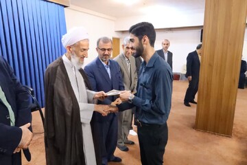 تصاویر/ دیدار جمعی از جهادگران عرصه تعلیم و تربیت ناحیه یک ساری با نماینده ولی فقیه در مازندران