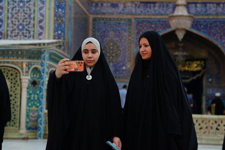 مسؤولات عراقيات يتشرفن بزيارة مرقد السيدة فاطمة المعصومة (عليها السلام)