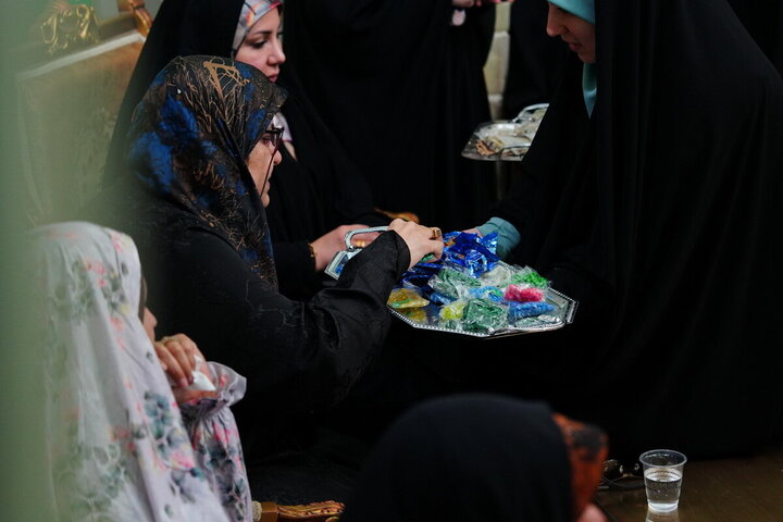 مسؤولات عراقيات يتشرفن بزيارة مرقد السيدة فاطمة المعصومة (عليها السلام)