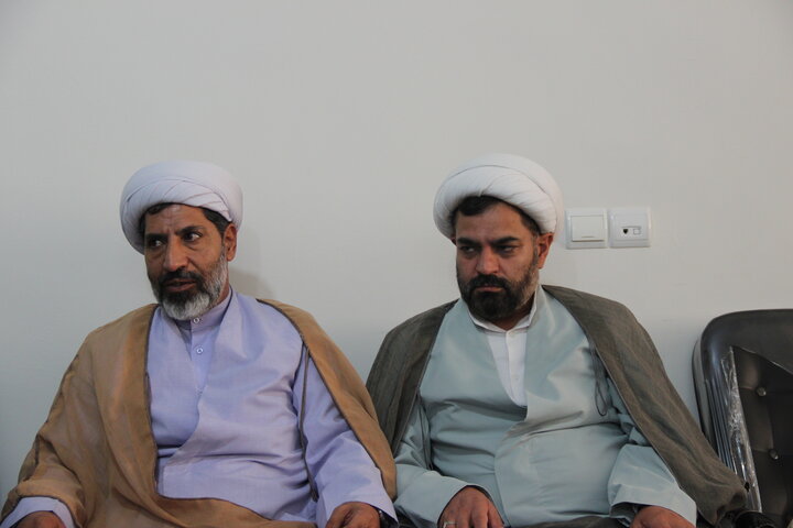 تصاویر / نشست هم اندیشی مبلغات امین شهرستان بویین زهرا با امام جمعه ومعاون تبلیغ حوزه علمیه استان قزوین
