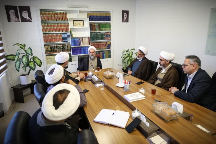 تصاویر /  دیدار قائم مقام سازمان تبلیغات اسلامی با نماینده ولی فقیه در استان قزوین
