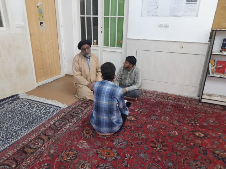 تصاویر/ نشست بصیرتی و مباحثه طلاب مدرسه علمیه حضرت آیت الله مصطفوی (ره) کاشان