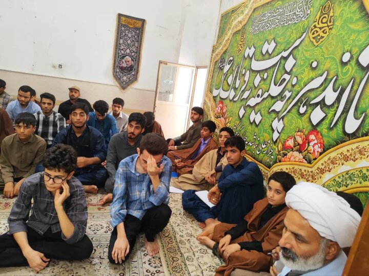 تصاویر/ نشست بصیرتی و مباحثه طلاب مدرسه علمیه حضرت آیت الله مصطفوی (ره) کاشان