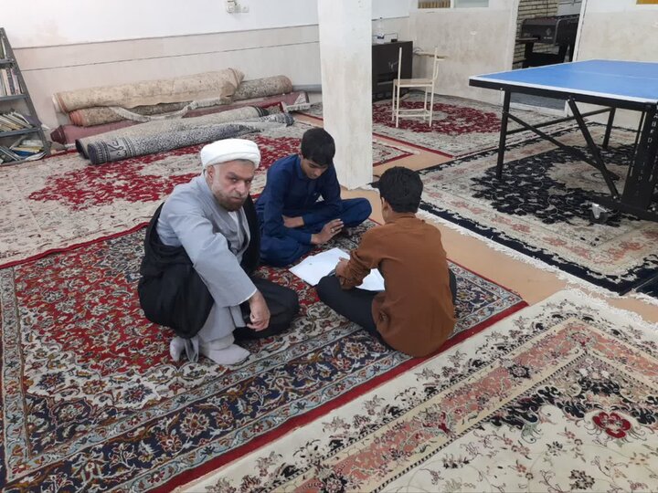 تصاویر/ نشست بصیرتی و مباحثه طلاب مدرسه علمیه حضرت آیت الله مصطفوی (ره) کاشان