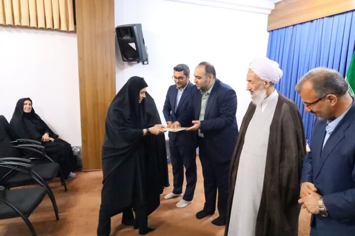 تصاویر/ دیدار جمعی از جهادگران عرصه تعلیم و تربیت ناحیه یک ساری با نماینده ولی فقیه در مازندران