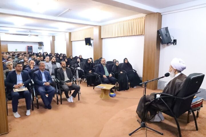 تصاویر/ دیدار جمعی از جهادگران عرصه تعلیم و تربیت ناحیه یک ساری با نماینده ولی فقیه در مازندران