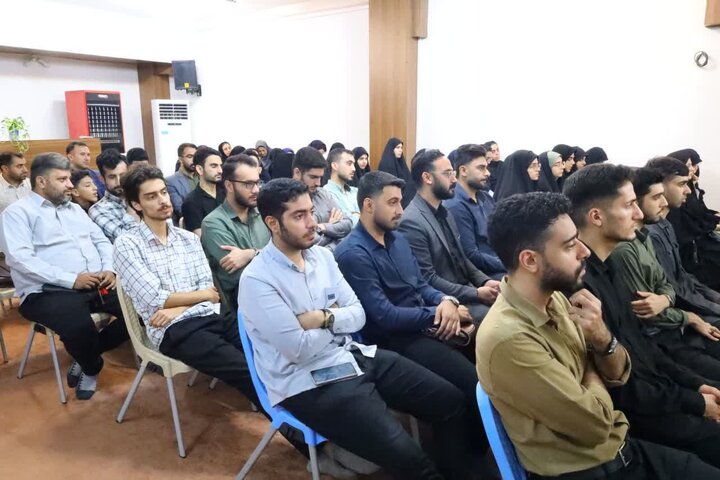 تصاویر/ دیدار جمعی از جهادگران عرصه تعلیم و تربیت ناحیه یک ساری با نماینده ولی فقیه در مازندران