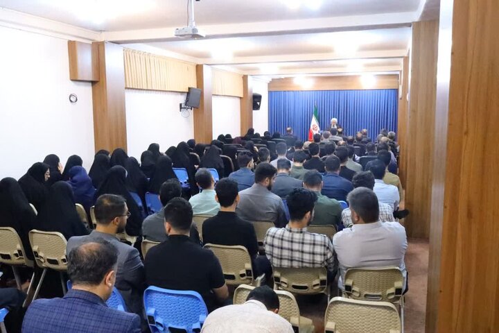 تصاویر/ دیدار جمعی از جهادگران عرصه تعلیم و تربیت ناحیه یک ساری با نماینده ولی فقیه در مازندران