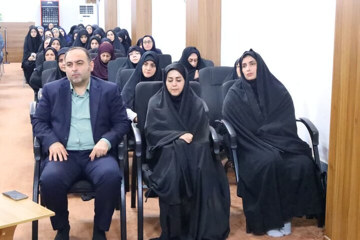 تصاویر/ دیدار جمعی از جهادگران عرصه تعلیم و تربیت ناحیه یک ساری با نماینده ولی فقیه در مازندران