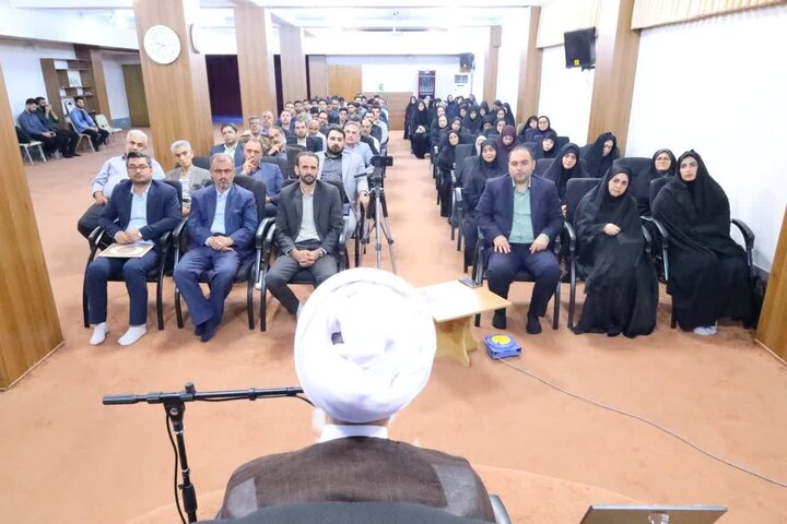 تصاویر/ دیدار جمعی از جهادگران عرصه تعلیم و تربیت ناحیه یک ساری با نماینده ولی فقیه در مازندران
