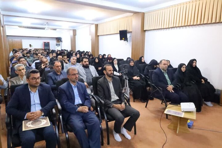 تصاویر/ دیدار جمعی از جهادگران عرصه تعلیم و تربیت ناحیه یک ساری با نماینده ولی فقیه در مازندران