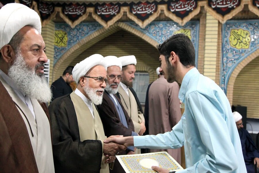 فیلم| تجلیل از طلاب برتر علمی و جهادگر حوزوی کرمانشاه