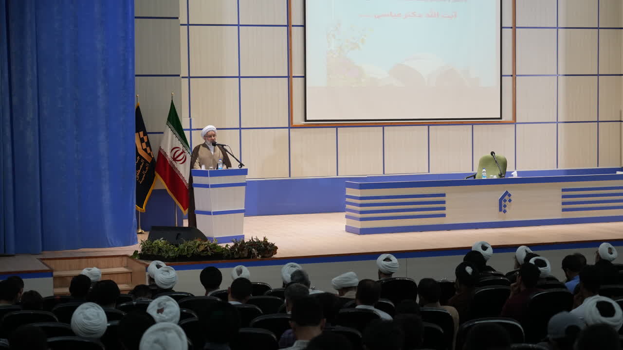 جامعۃ المصطفیٰ العالمیہ میں نئے تعلیمی سال کا آغاز؛ نمایاں کارکردگی پر طلبہ میں اسناد و انعامات تقسیم