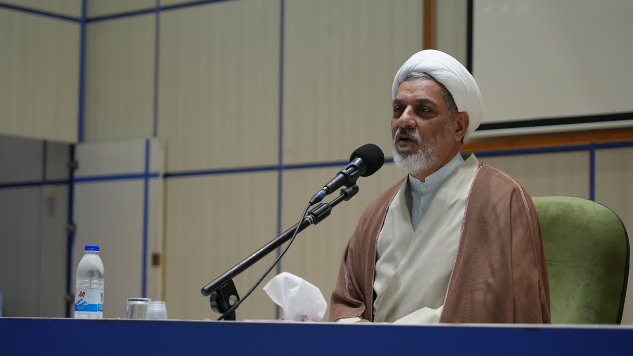 جامعۃ المصطفیٰ العالمیہ میں نئے تعلیمی سال کا آغاز؛ علم و معرفت کے فروغ میں نمایاں خدمات انجام دینے والے طلبہ میں اسناد و انعامات تقسیم