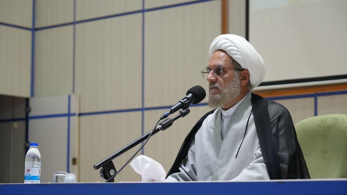جامعۃ المصطفیٰ العالمیہ میں نئے تعلیمی سال کا آغاز؛ علم و معرفت کے فروغ میں نمایاں خدمات انجام دینے والے طلبہ میں اسناد و انعامات تقسیم