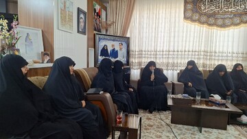 دیدار مدیر جامعه الزهرا سلام‌الله‌علیها با خانواده شهیده زهرا حسنی‌سعدی