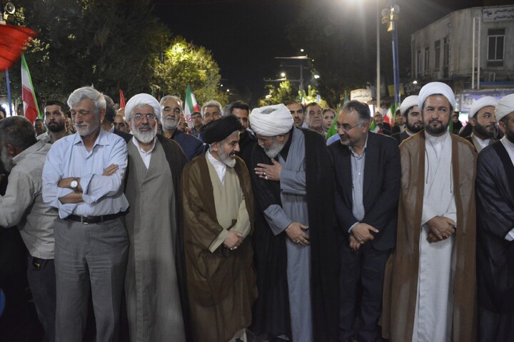 تصاویر/ سخنرانی معاون تبلیغ و امور فرهنگی حوزه علمیه در تجمع شبانه مردم ارومیه