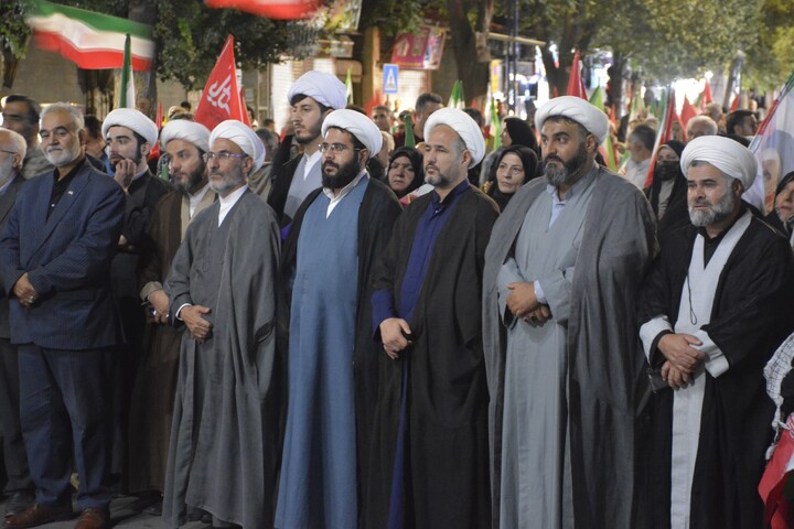 تصاویر/ سخنرانی معاون تبلیغ و امور فرهنگی حوزه علمیه در تجمع شبانه مردم ارومیه