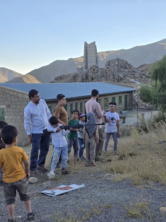 تصاویر/ اردوی خانوادگی طلاب در میدان میشان همدان