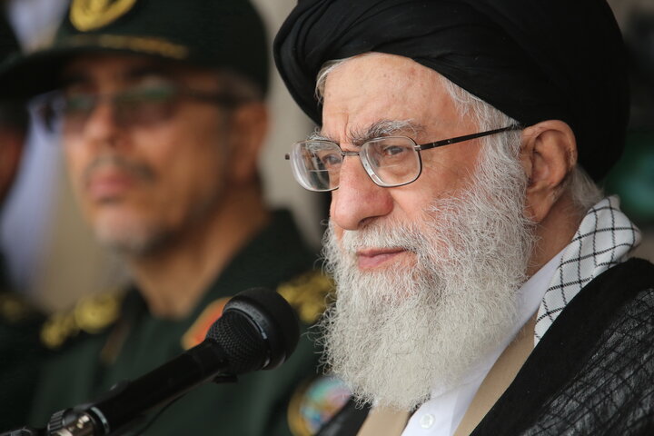 شهید آیت‌الله العظمی حسینی‌ خامنه‌ای