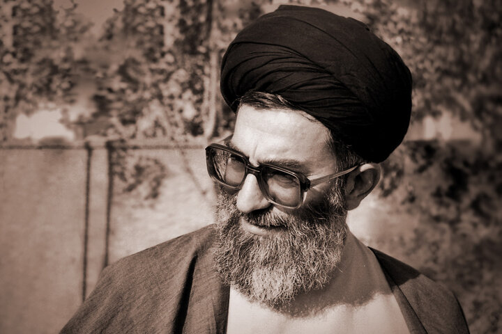 شهید آیت‌الله العظمی حسینی‌ خامنه‌ای