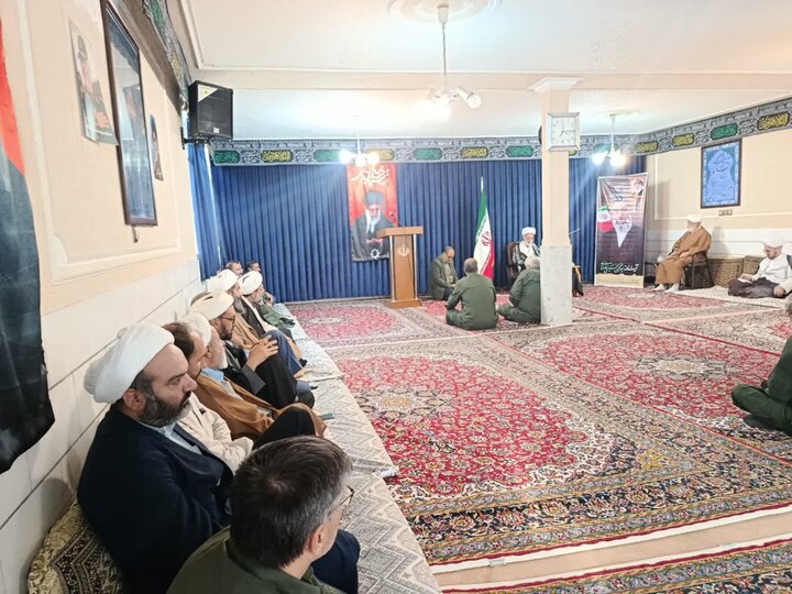 تصاویر/حضور جمعی از رزمندگان اسلام شهر اراک در درس تفسیر نماینده ولی‌فقیه در استان مرکزی