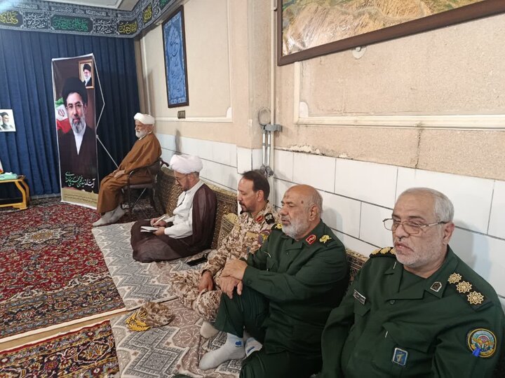 تصاویر/حضور جمعی از رزمندگان اسلام شهر اراک در درس تفسیر نماینده ولی‌فقیه در استان مرکزی